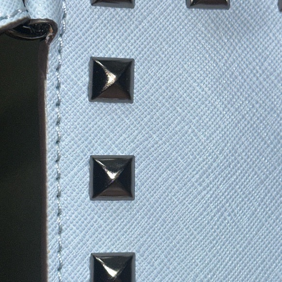 *NWOT - HTF COLOR* MICHAEL KORS Studded Saffiano Leather Clutch - Picture 2 of 10